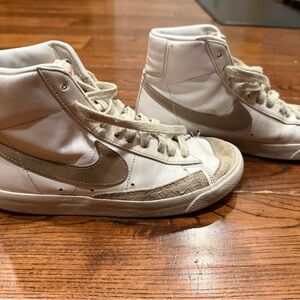 Nike Mid-Top Sneakers in White and Taupe